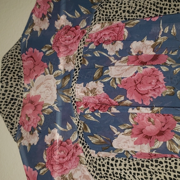 CRUSHING ON YOU BUTTON UP TOP - Picture 6 of 11